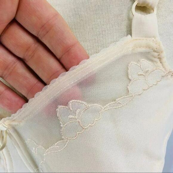 Bali Flower Underwire Bra Light Beige Style 0180 34D - Picture 3 of 9
